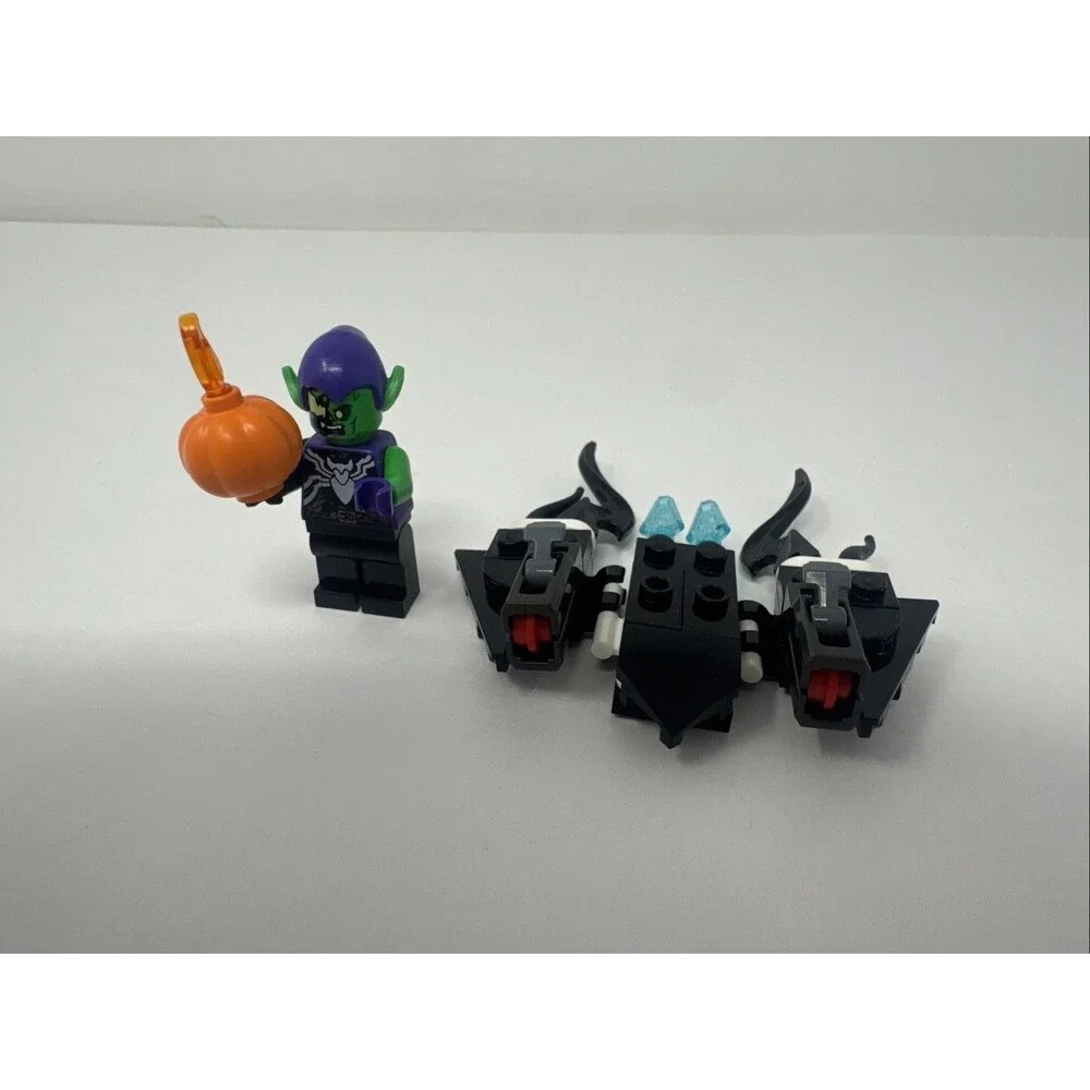 Lego Green Goblin Venomized Minifig sh0948 with Glider and pumpkin from 76279